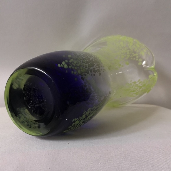 Lovely Green and Purple Mottled Glass Art Tulip Vase, Measures 7.5" Tall - Picture 4 of 4